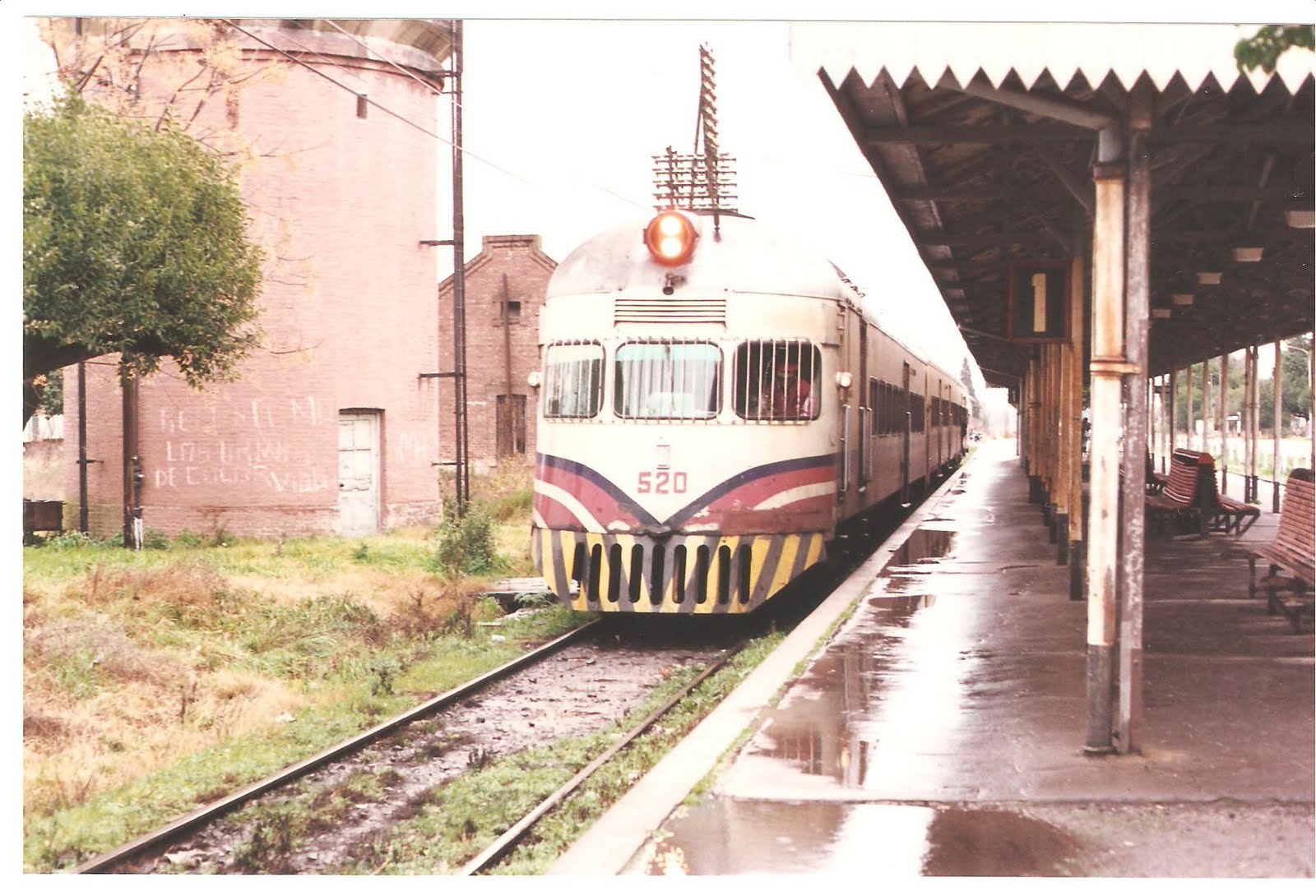 Coche fiat foto 1995 - Fuente: https://trenesdel90y2000.blogspot.com/2010/07/coche-motor-fiat-en-lujan-fotopablo.html?m=1